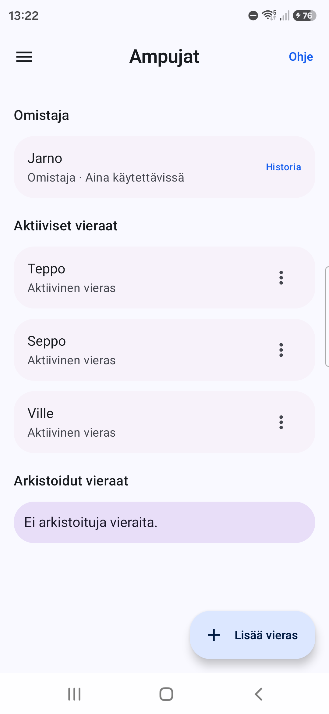 Targunen Ampujat-näkymä, jossa on yksi omistaja ja kolme vierasampujaa